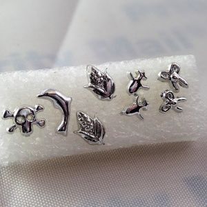 NWT Bundle of Clear Post Earrings 555